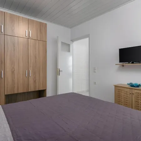 Wood And Stone Appartement Adamantas  Buitenkant foto